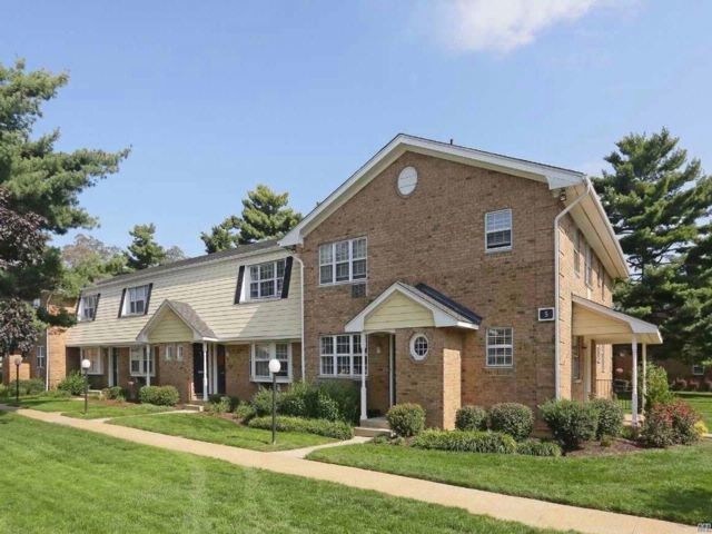 Primary Photo - 10 Lamplighter Ln