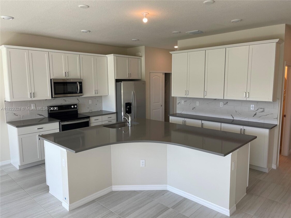 Primary Photo - 2112 Appleton Cir S