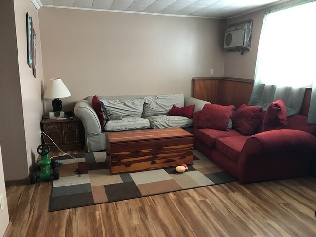 Building Photo - Great 2 Bedroom in Dell Rapids w/ Garage!!