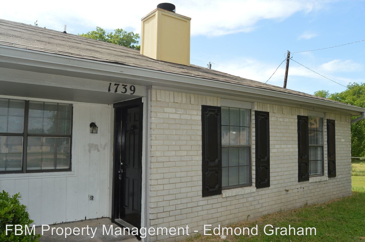 Primary Photo - 1739 Dynasty Cir
