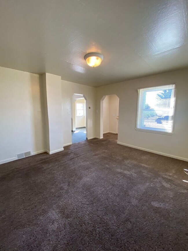 Building Photo - 3 Bedroom Located in Grace Idaho
