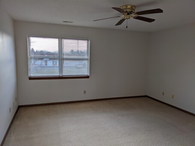 Great Room - 901 Christopher Ln