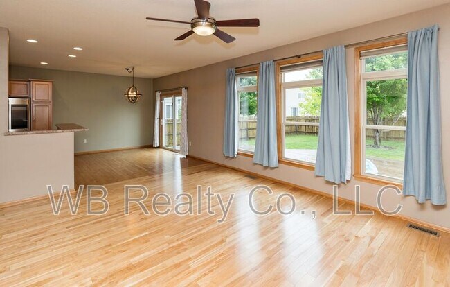 Foto del edificio - 645 SE Carefree Ln