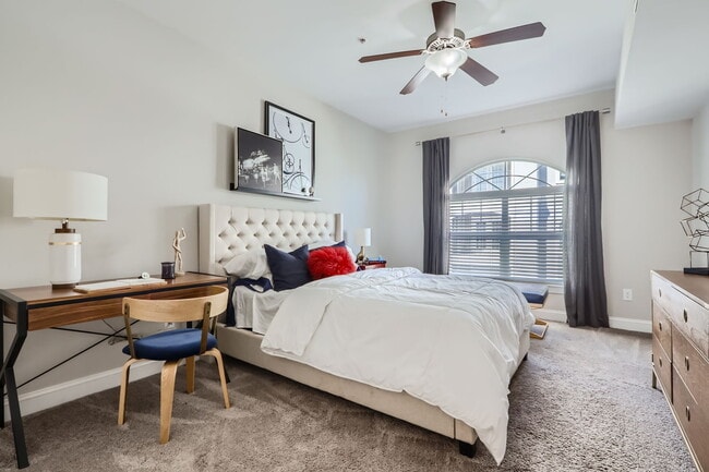 Building Photo - Crest at Midtown