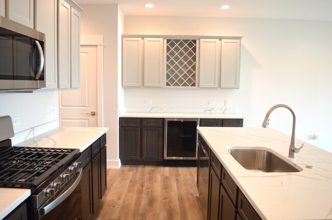 Building Photo - 219 3rd Ave