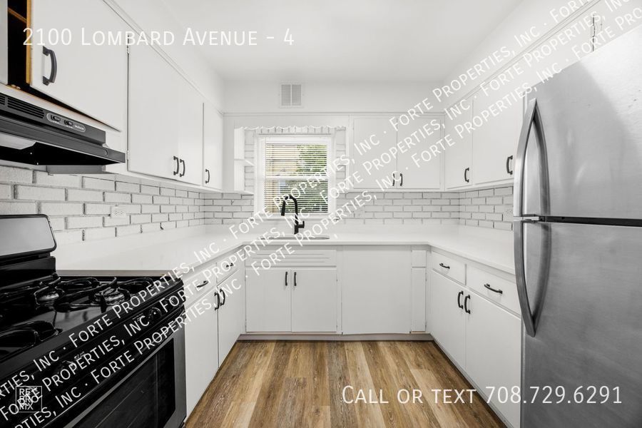 Primary Photo - 2100 Lombard Ave