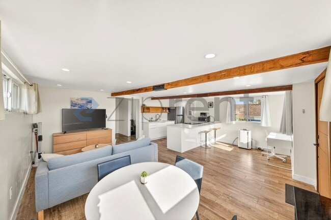 Foto del edificio - 5775 W 74th St