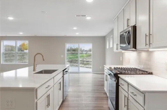 Building Photo - Stunning 5BR/3BA Rogers Home Available 6/10!
