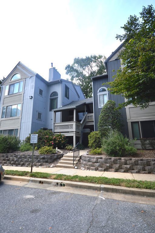 Foto del edificio - Updated Terrace Level 2 BR/ 2 BA Condo in ...