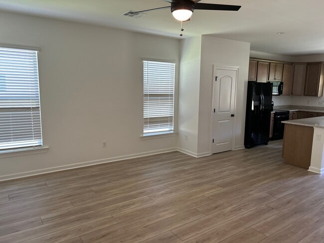 Foto del edificio - 41360 Rosewood Ln
