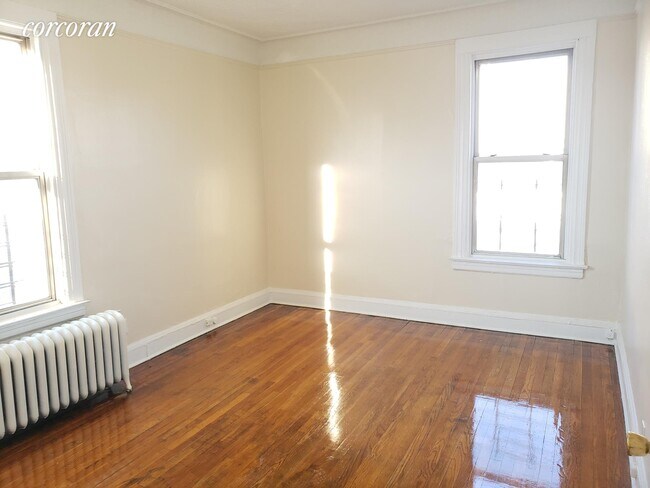 Building Photo - 761 E 219th St