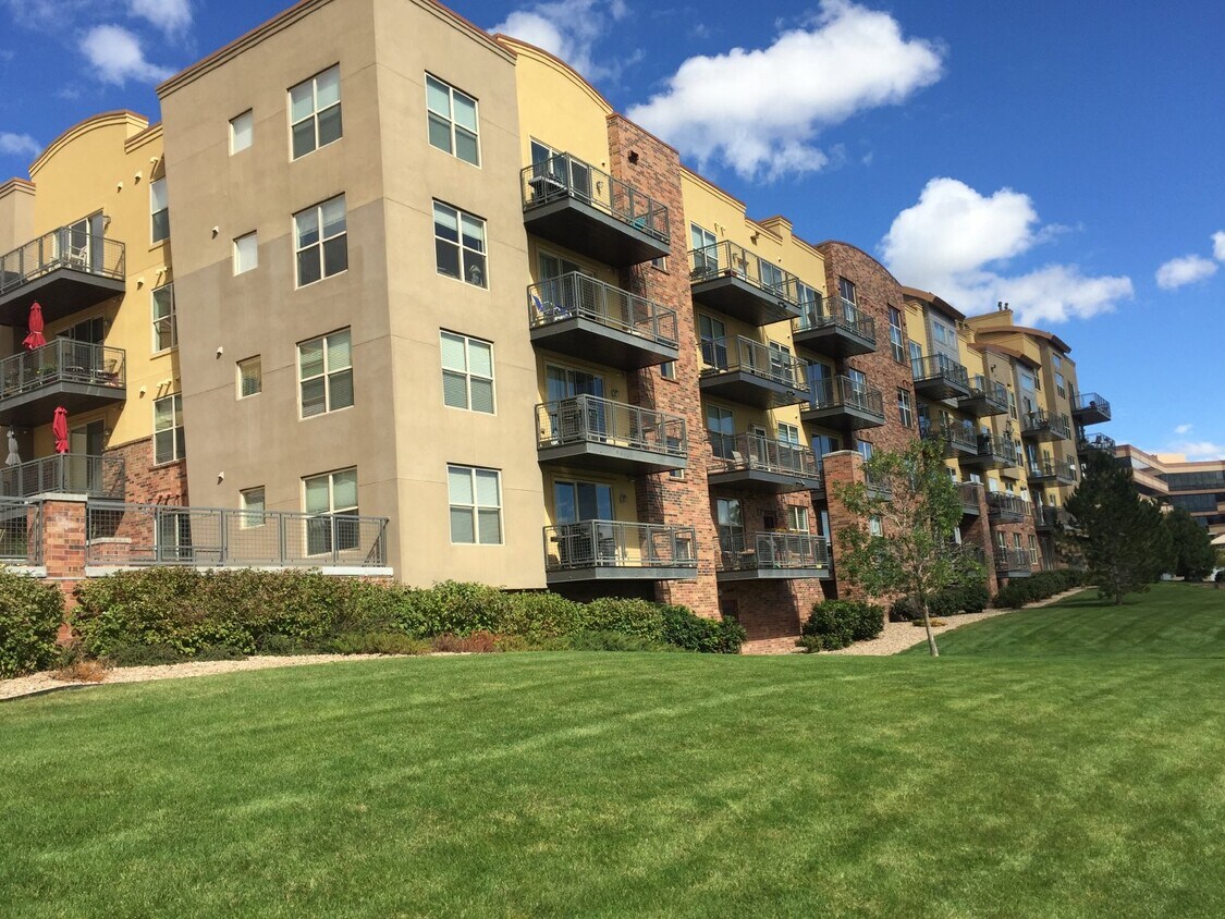 Primary Photo - Spacious 2-Bed/2-Bath Cry Creek Crossing C...