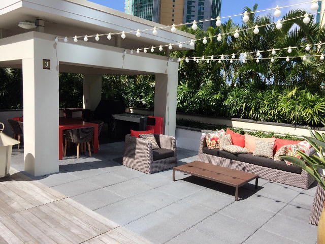 Building Photo - 1189 Waimanu St