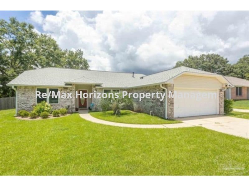 Primary Photo - Wonderful Cantonment Home!