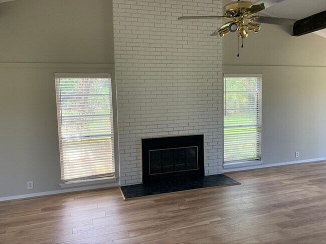 Building Photo - 29229 Sheffield Rd