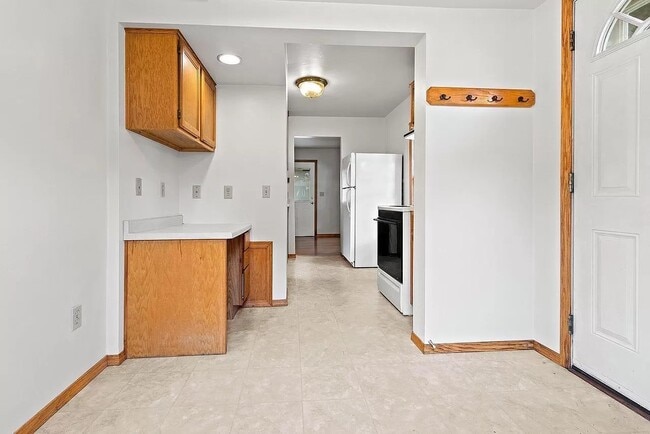 Building Photo - 1212 S Oakland Ave