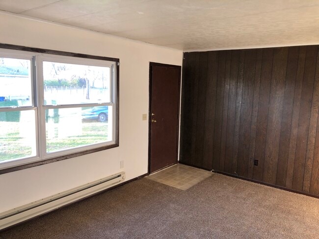 Building Photo - 146-148 Fauber Ln