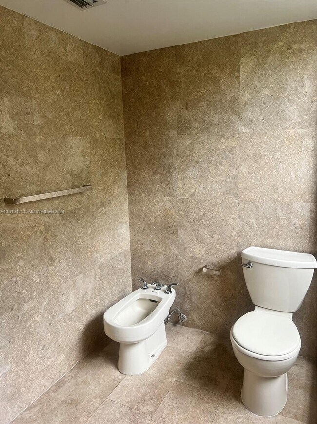 Foto del edificio - 9300 Bay Harbor Terrace