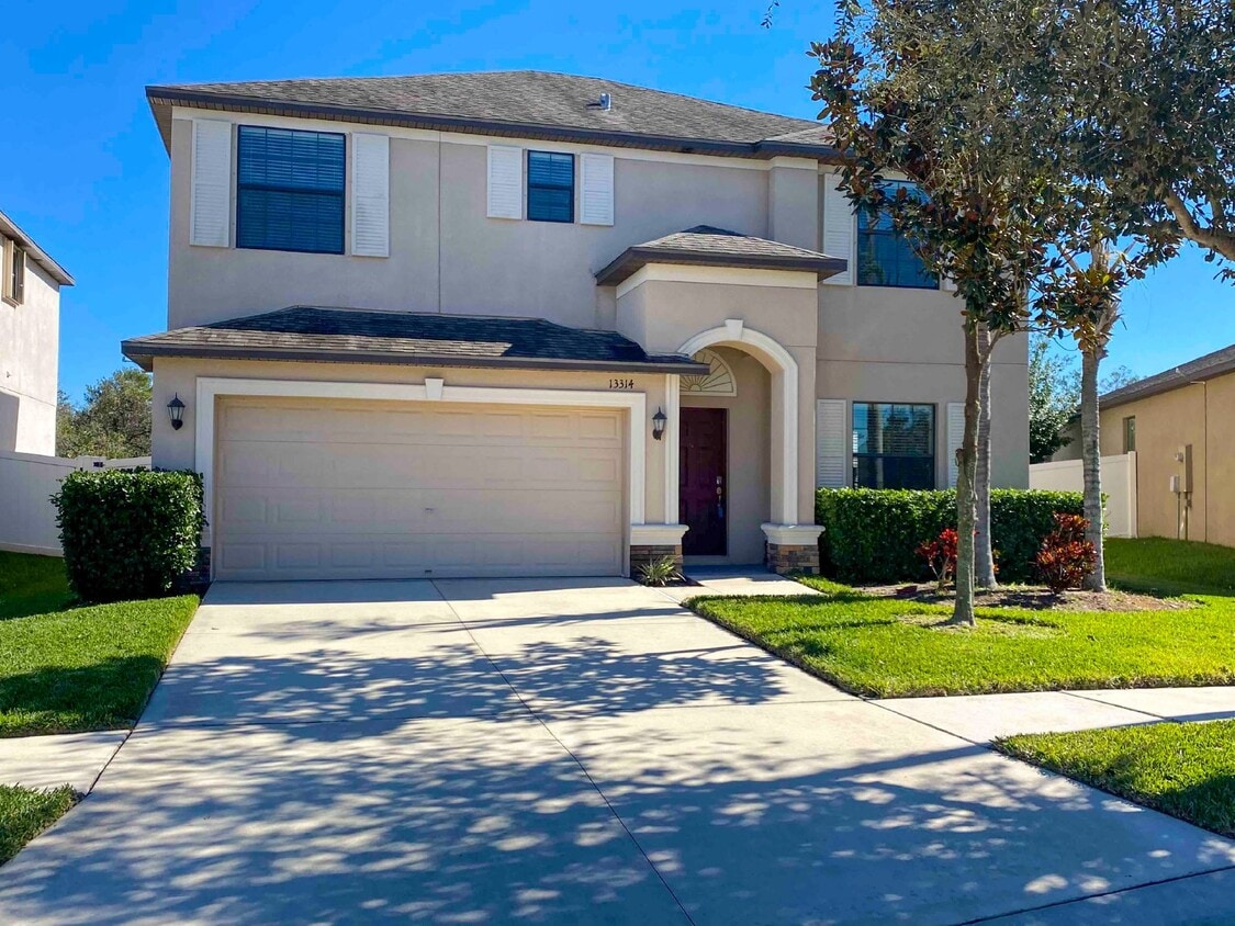 13314 Wellington Hills Dr, Riverview, FL 33579 Room for Rent in