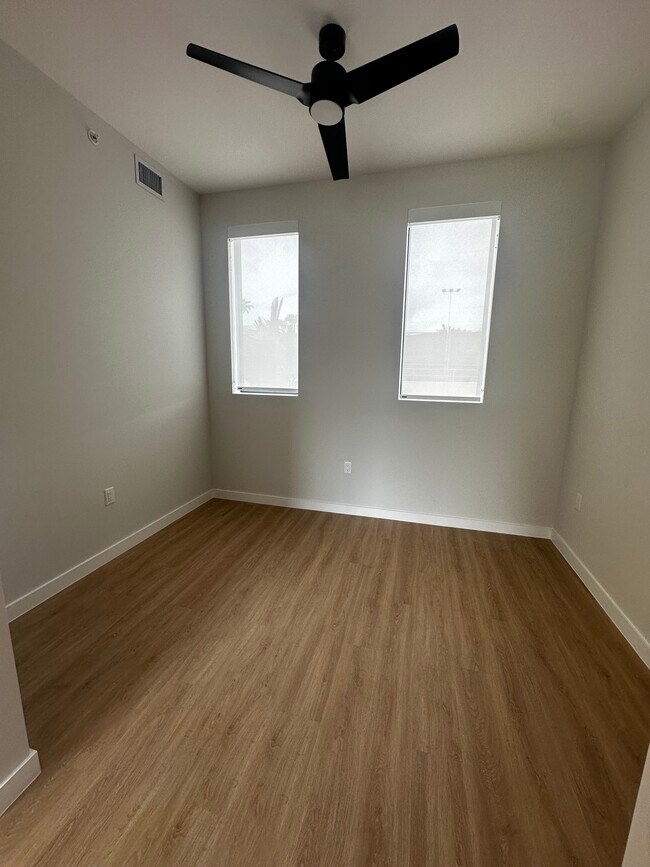 Building Photo - 11030 N Bayshore Dr