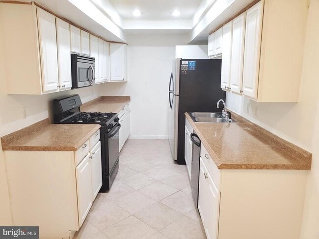 Building Photo - 10218 Prince Pl