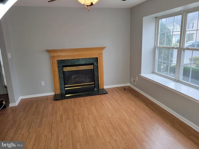 Building Photo - 2904 Saxony Dr