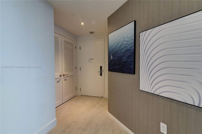 Building Photo - 4010 S Ocean Dr