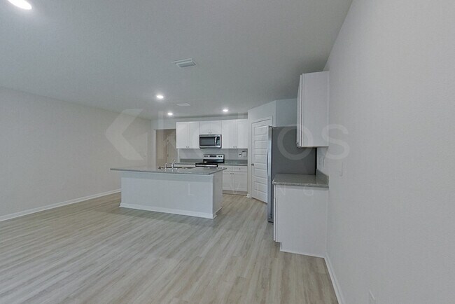 Building Photo - 4686 Malay Cir