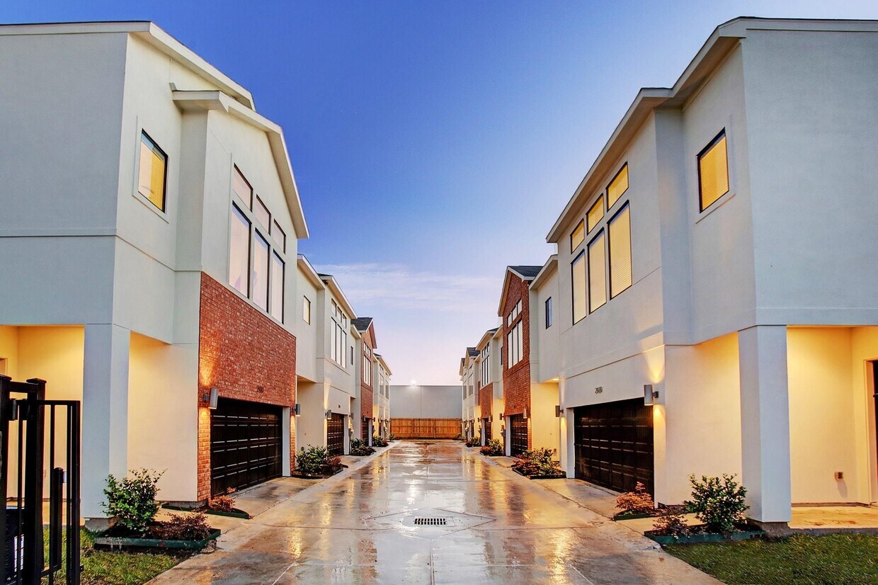 Building Photo - 2926 Alice St