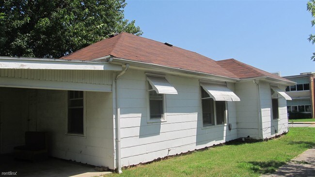 Building Photo - 612 S Highland Ave