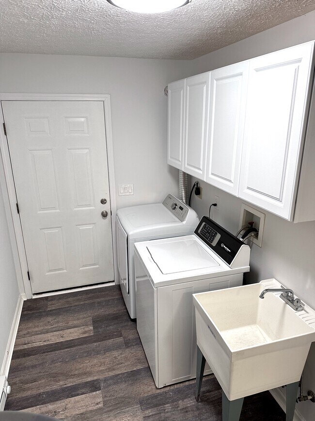 Laundry room - 11 Fountain Dr