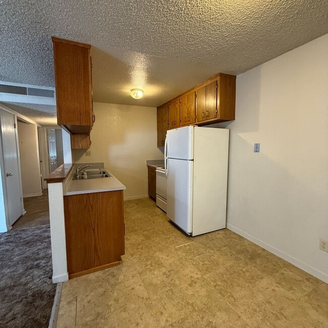 Building Photo - 2512 Standiford Ave