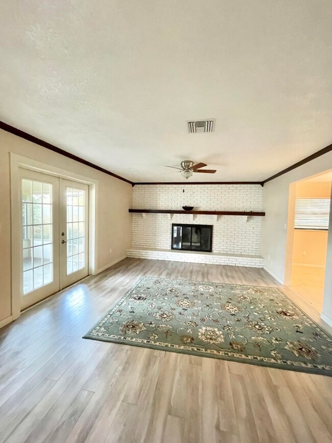 Building Photo - 3025 Briarwood Ln