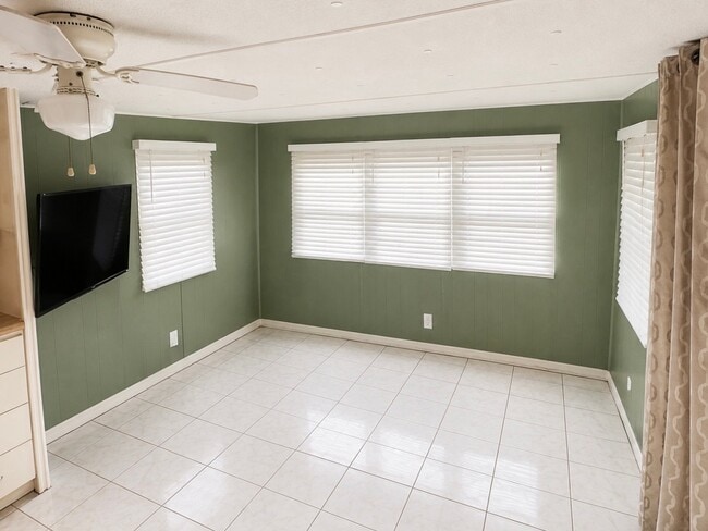 Building Photo - 1601 US-441