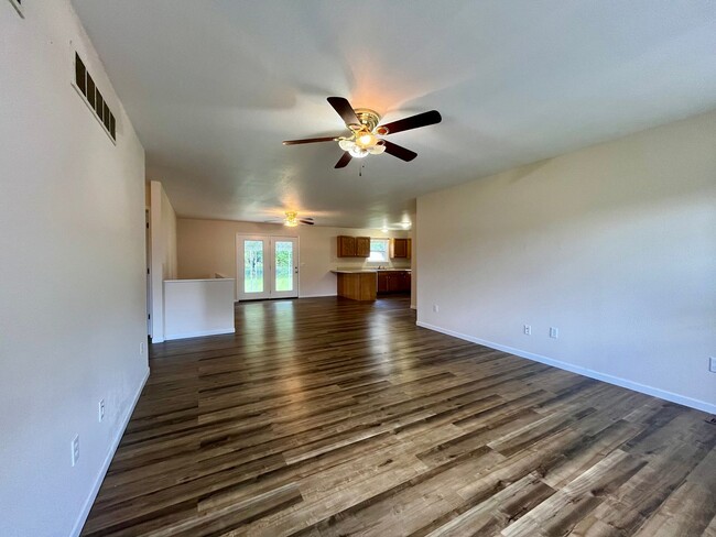 Building Photo - 55+ Property | 2 Bed | 2 Bath | House