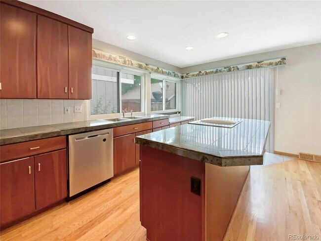 Foto del edificio - 8708 Independence Way