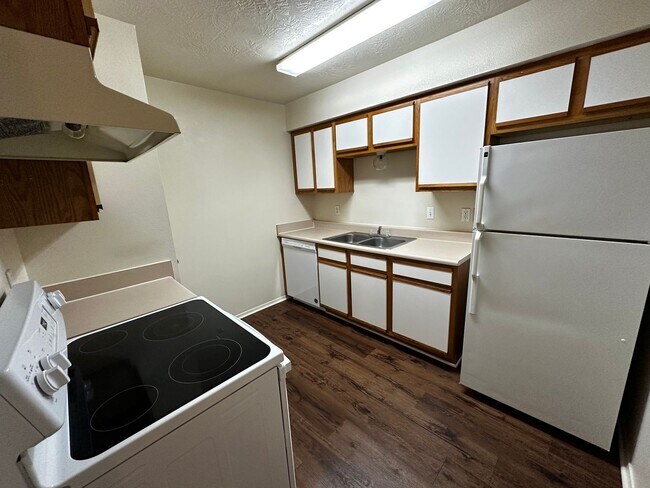 Foto del edificio - 1 Bed, 1 Bath, Upstairs Apartment at The Haven