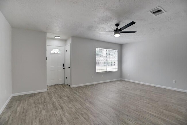 Building Photo - 12621 Veterans Memorial Dr