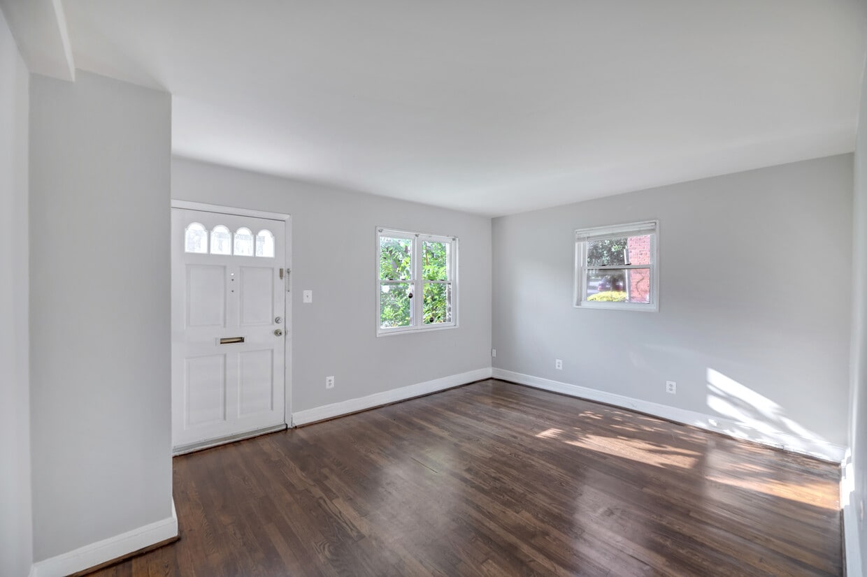 Foto principal - 2407 21st Pl NE