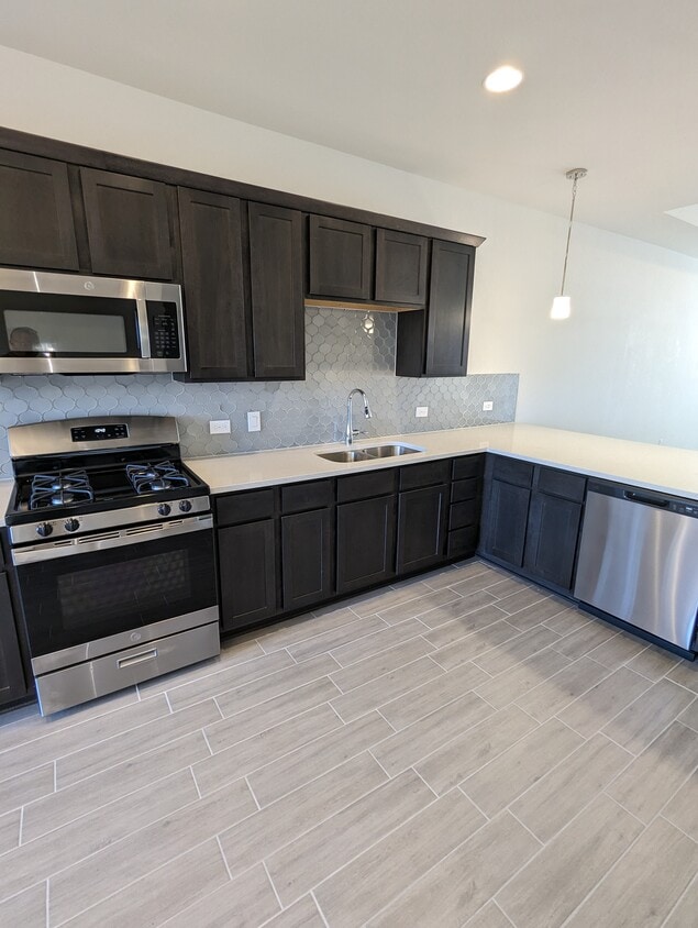 Primary Photo - 2304 Local Rebel Lp