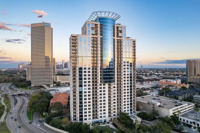 Foto del edificio - The Royalton at River Oaks