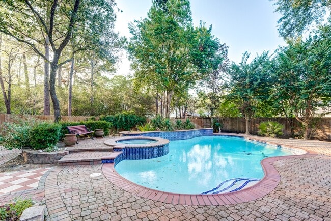 Building Photo - 130 E Capstone Cir