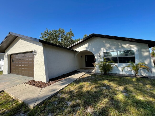 Building Photo - 4714 Cypress Tree Dr