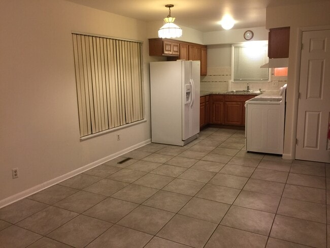 Foto del edificio - 1343 W Lake Lansing Rd