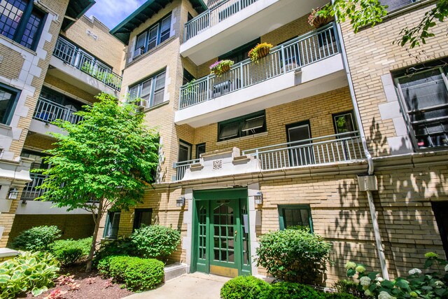 Building Photo - 4318 N Clarendon Ave