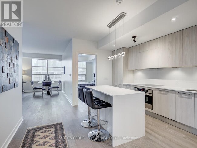 Photo du bâtiment - 501-1501 Adelaide St W