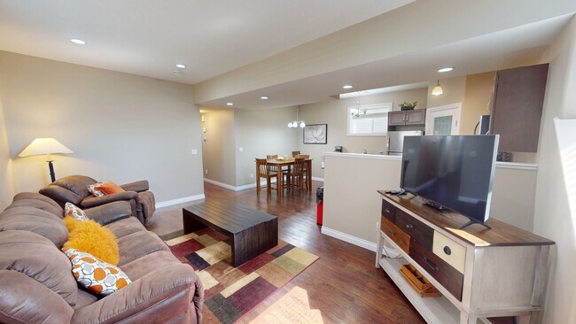 Building Photo - 11569 A-115677 77 Ave