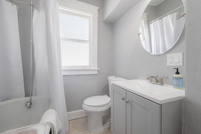 Foto del edificio - 517 W Idlewild Ave