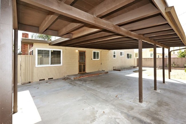 Building Photo - 2665 W Russell Ave