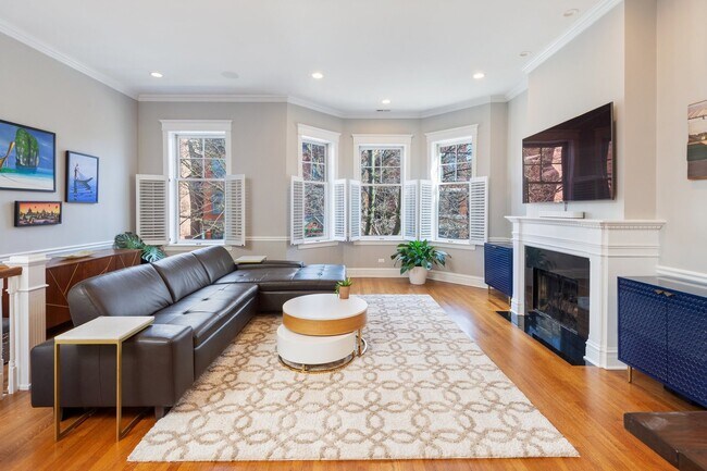 Foto del edificio - 2044 N Sheffield Ave